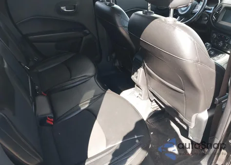 2020 Jeep Compass Latitude 4X4 z USA, uszkodzony, nr VIN 3C4NJDBB5LT138567